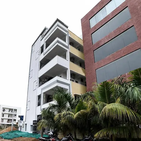 Hotel Oyo 16606 Iconic Living